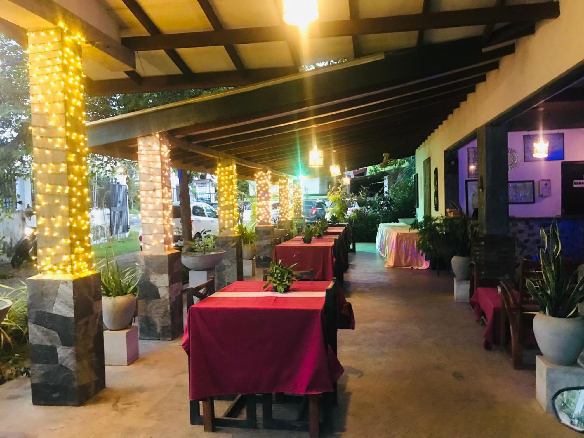 波隆纳鲁沃 曼内尔旅馆酒店 外观 照片
