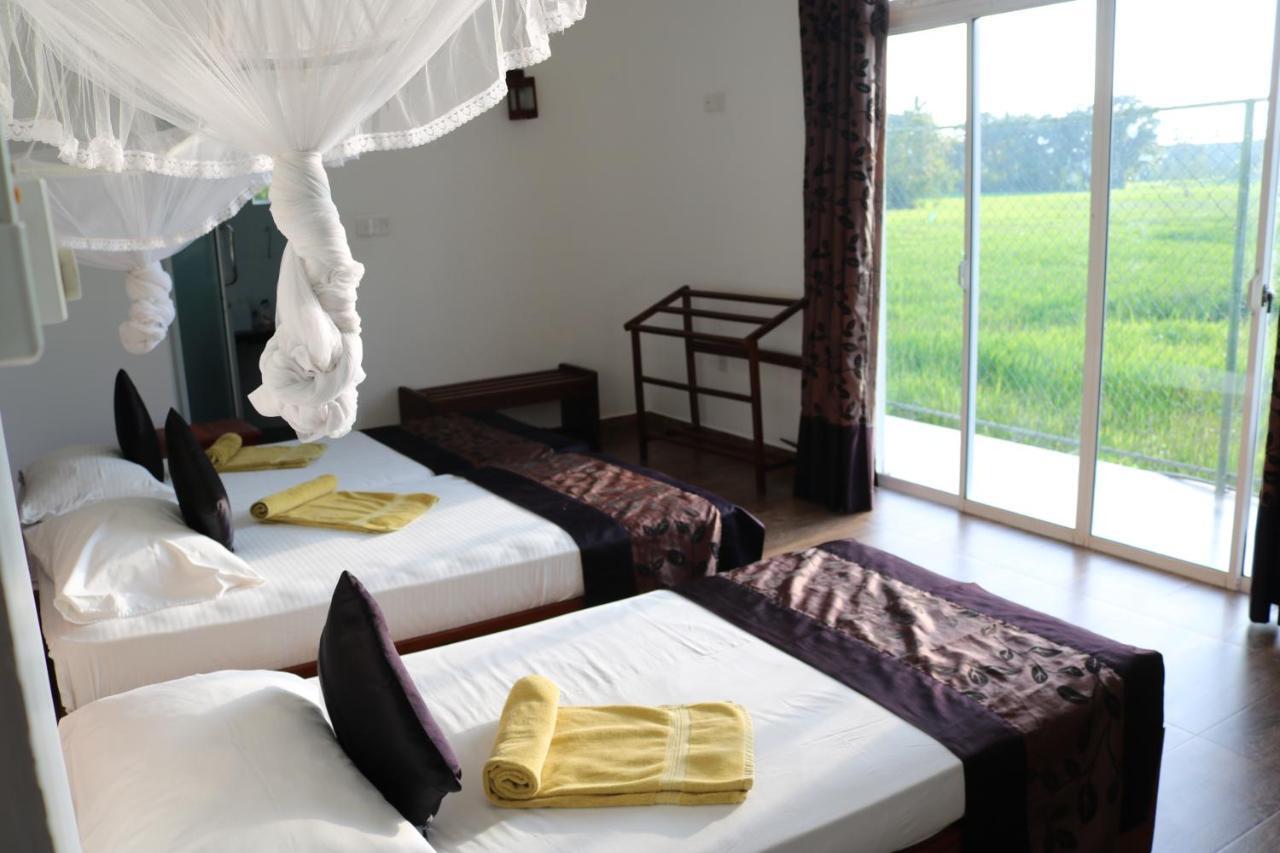 波隆纳鲁沃 曼内尔旅馆酒店 外观 照片
